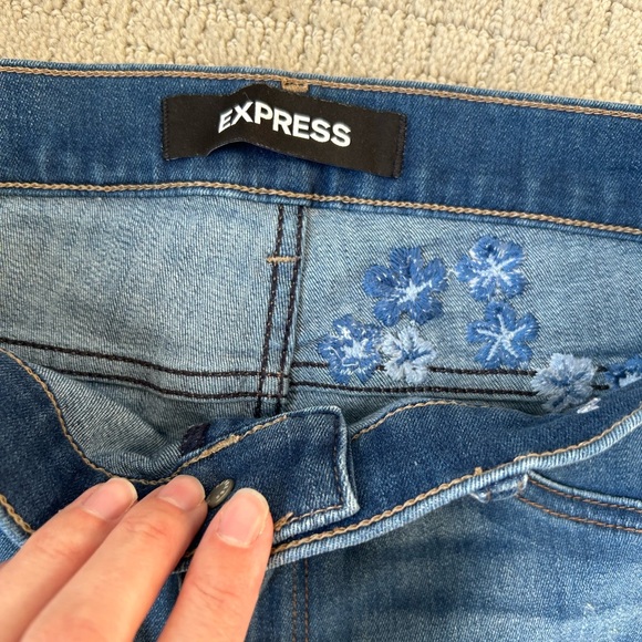 EXPRESS Embroidered Floral Skinny Ripped Jeans - Picture 5 of 7